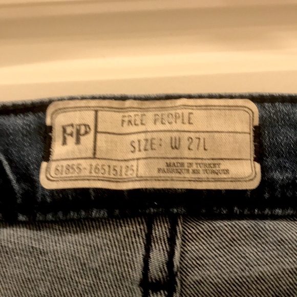 Free People Jeans with Knee Rips, Women's Size 27 L, Denim Blue, New with Tags - Picture 3 of 10